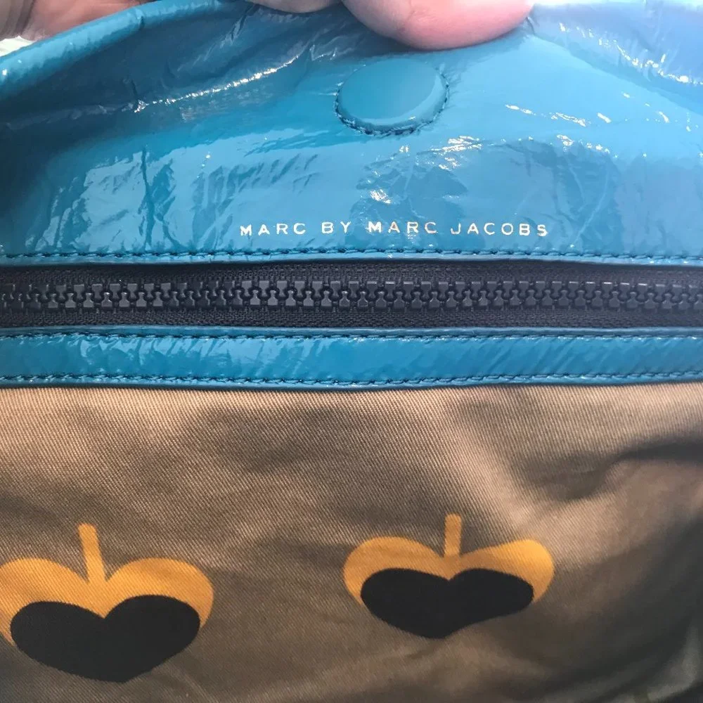 Marc by Marc Jacobs | Navy Blue Bicolor Patent Leather Classic Q Hillier Bag